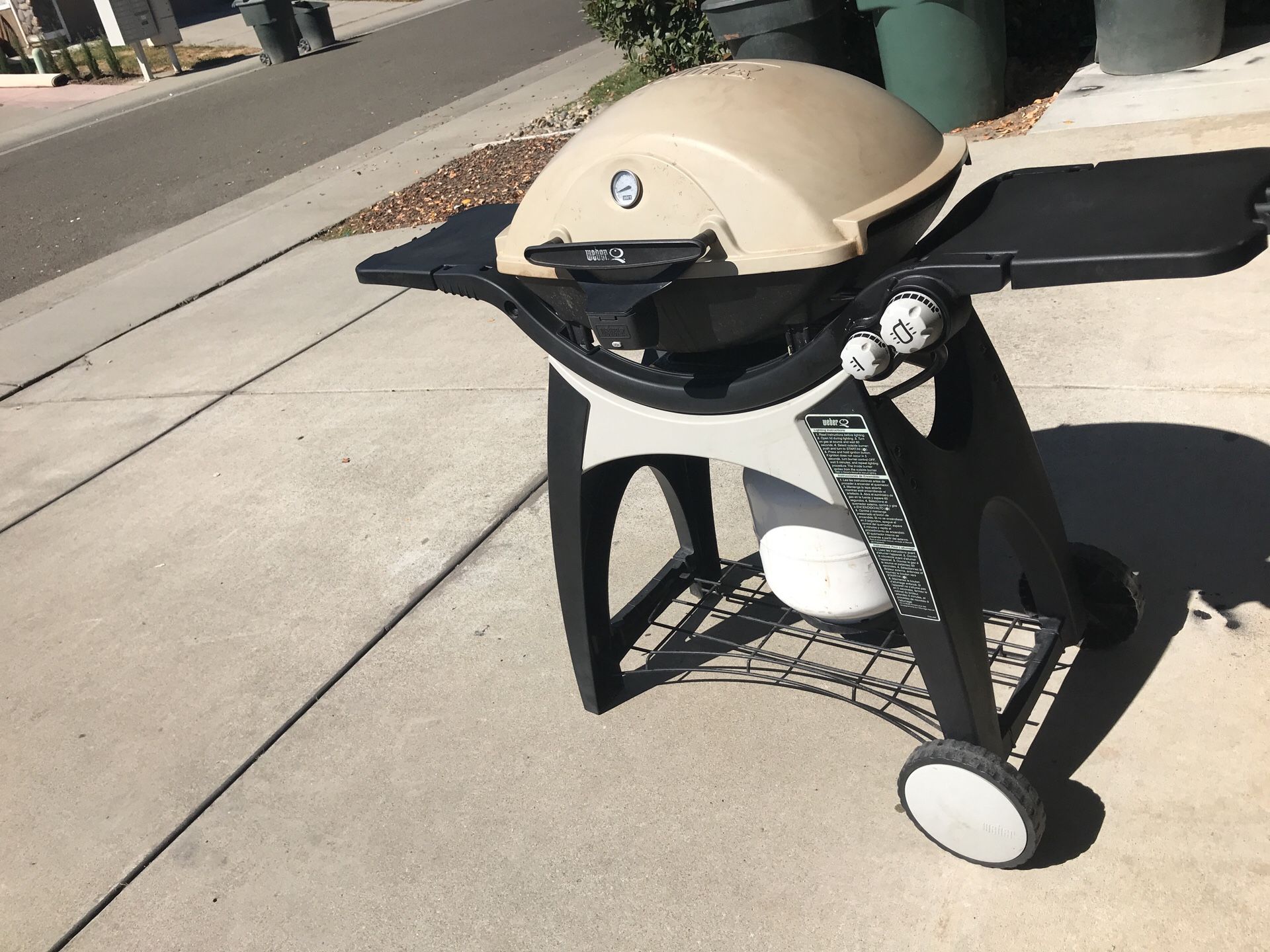 Weber Q3200 BBQ