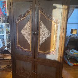 Ardmore/Closet/TV Center