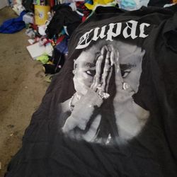 Meduim Tupac Shirt 