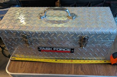 Diamond plate tool box