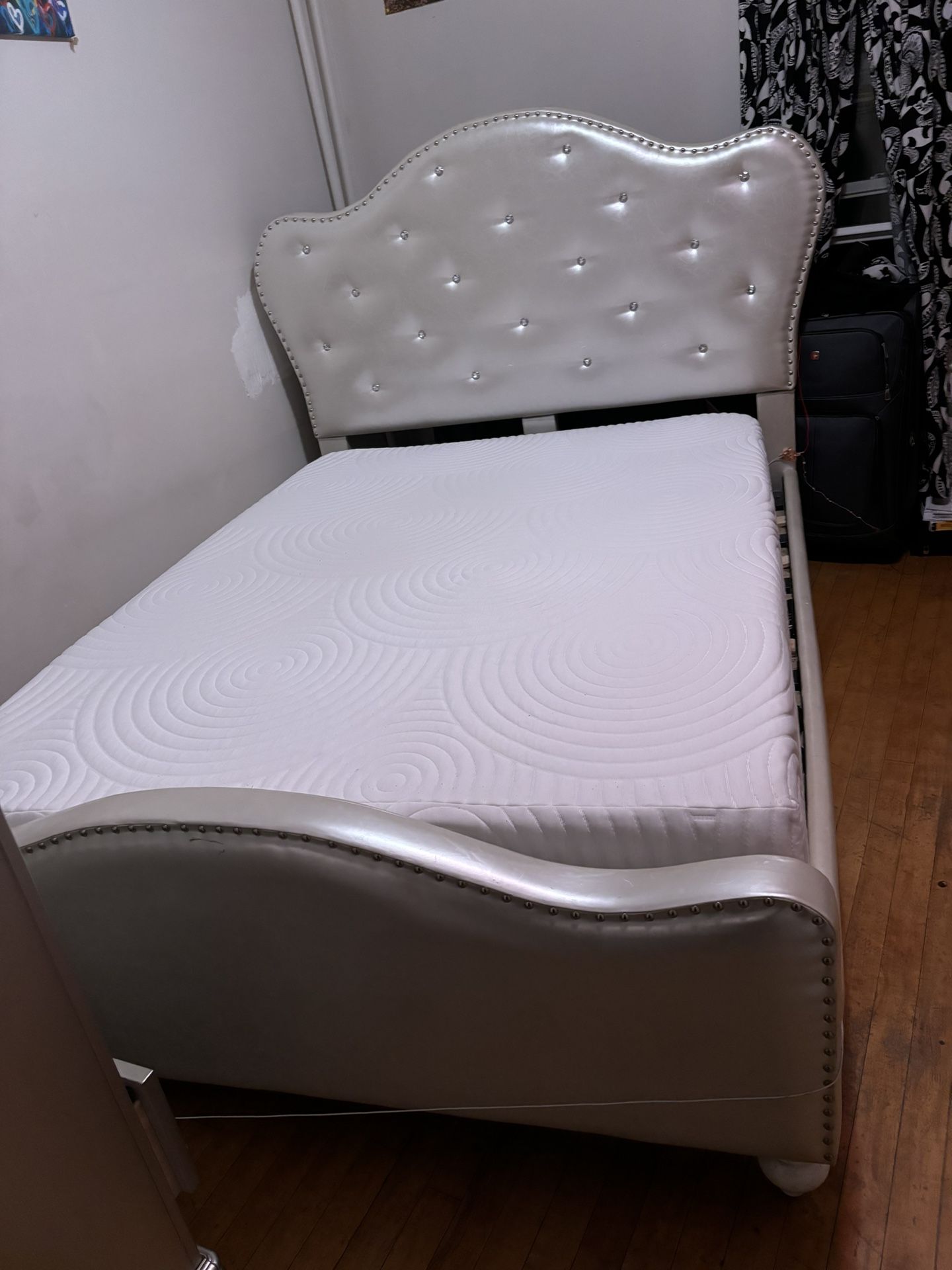Full Size Bed With Bed Frame