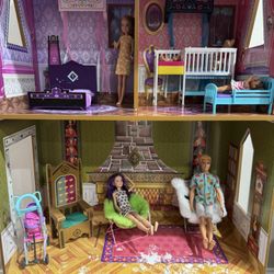 Frozen Doll House 