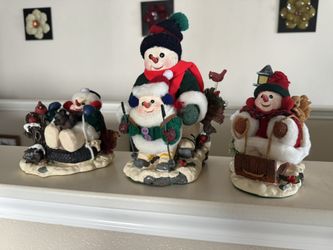 Grandeur Noel Skiing Snowman Family Figurines Winter Holiday Decoration