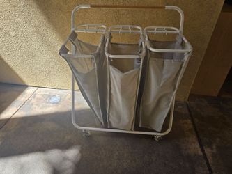 Laundry hamper/sorter
