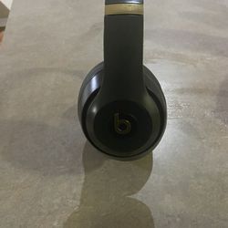 Beats Studio3 Wireless Headphones (Grey & Gold Color Way)