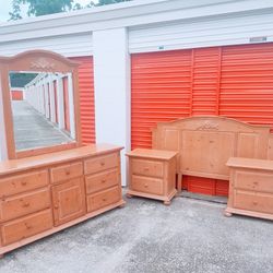 King/Queen Bedroom Set 