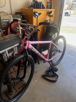 Pink chad Throne 29er