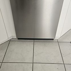 Frigidaire Gallery 12 place setting Stainless Steel Dishwasher