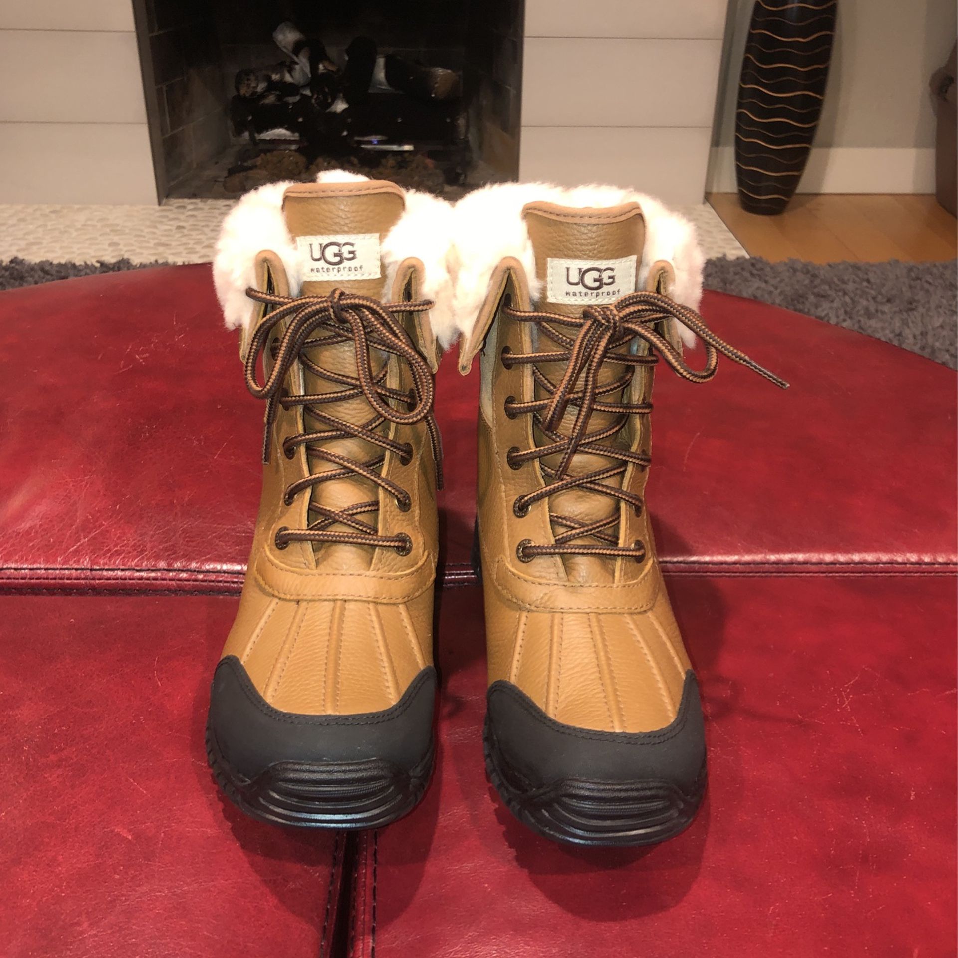 Ugg’s Boots Women’s Size:8