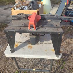 Router Table With Router