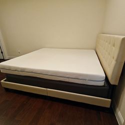 🛏️ Moving Out Sale – New Mattress + Mattress Cover! 🏡✨