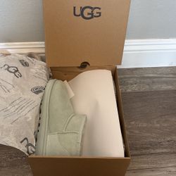 Ugg Women’s Classic Ultra Mini 
