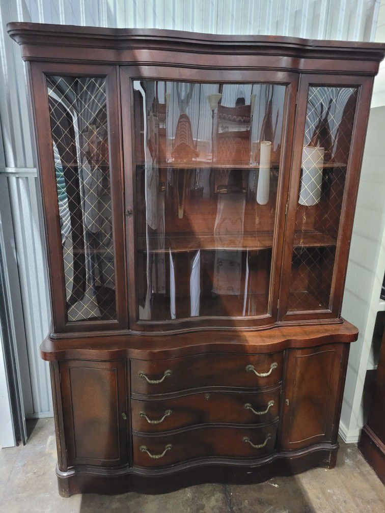 GORGEOUS ANTIQUE CHINA CABINET 