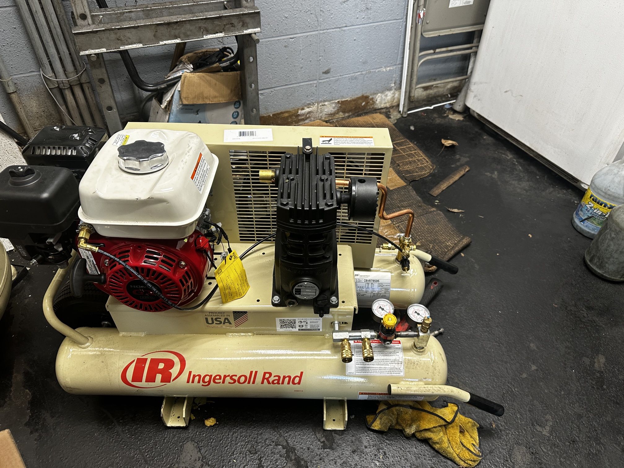 Ingersoll-Rand SS3J5.5GH-WB 5.5 Horsepower 8 Gallon Oiled Gas Twin Pontoon Compressor