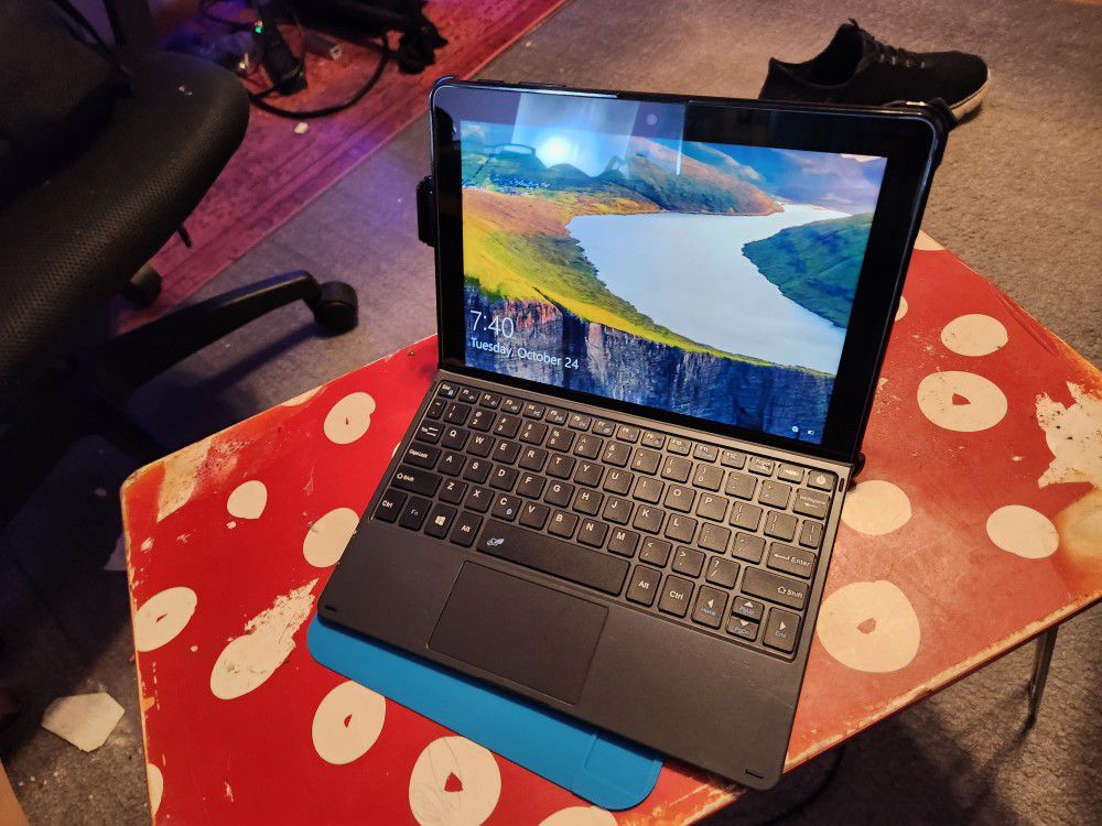 Surface Go  Laptop/Tablet 