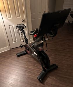 Peloton Bike with Upgraded Gen 4 Screen