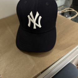 NY Yankees hat