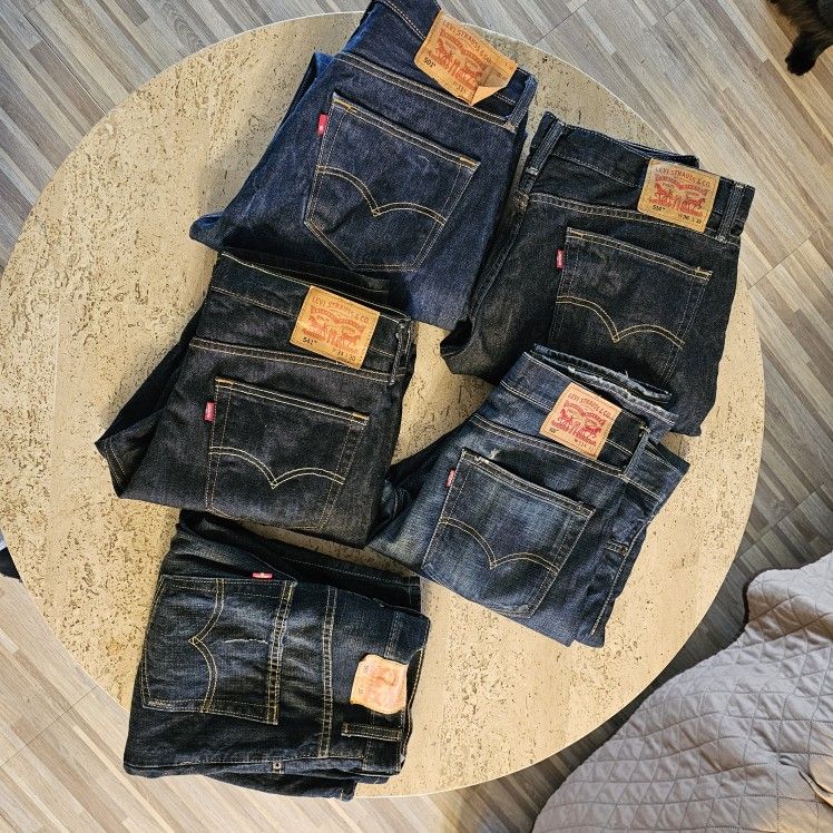 4 Levis Pants & 1 Levis Short