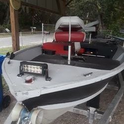 15 ft Vhull bass boat and like new trailer