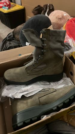 AFTW10. R Military Men’s Boots  Size 10