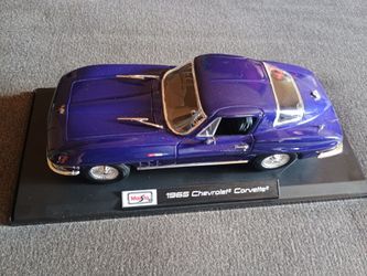 Maisto 1965 Chevrolet Corvette Die-Cast Model