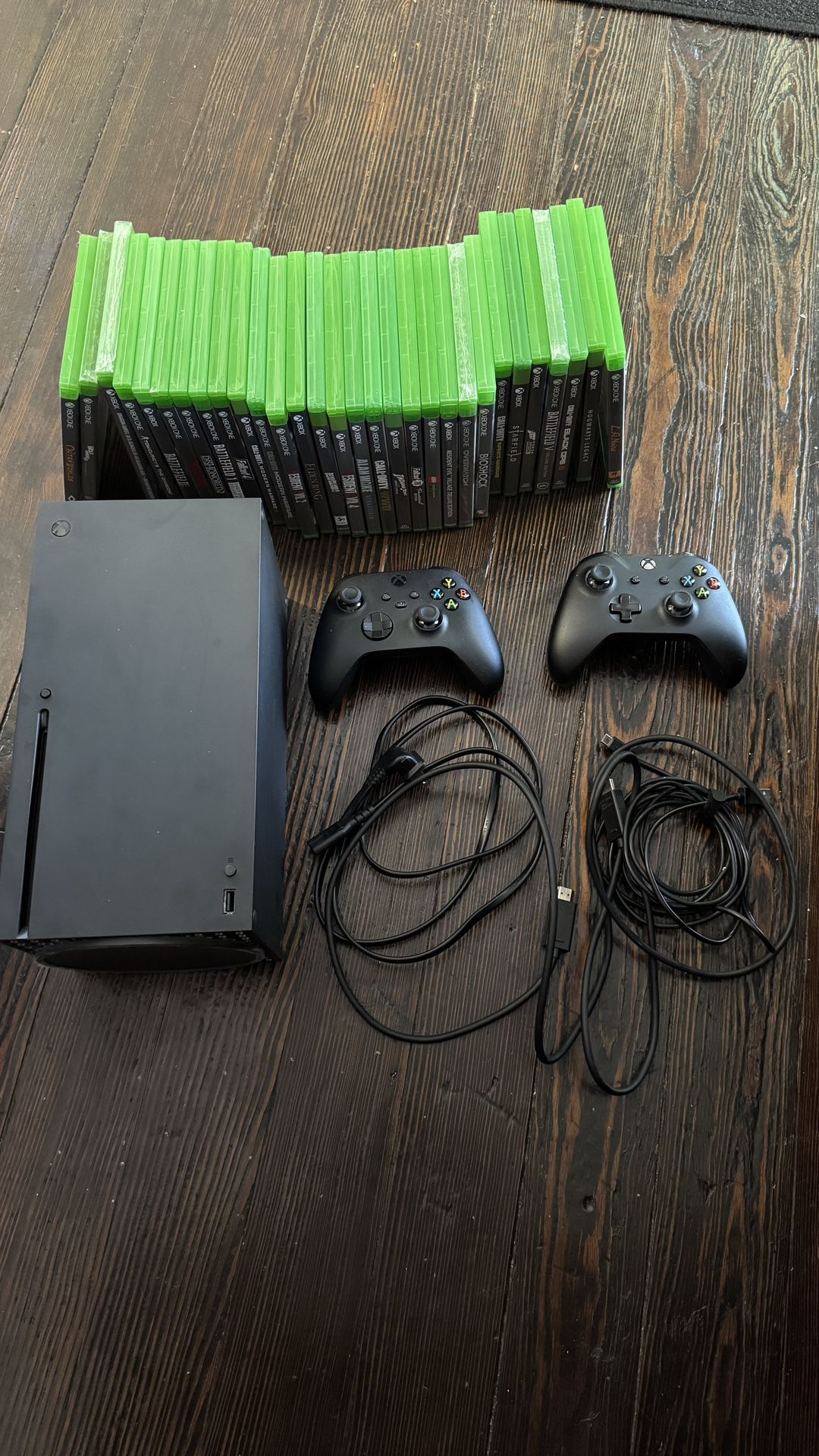 XBox Series X 1TB + 2 Controllers + 30+ Games