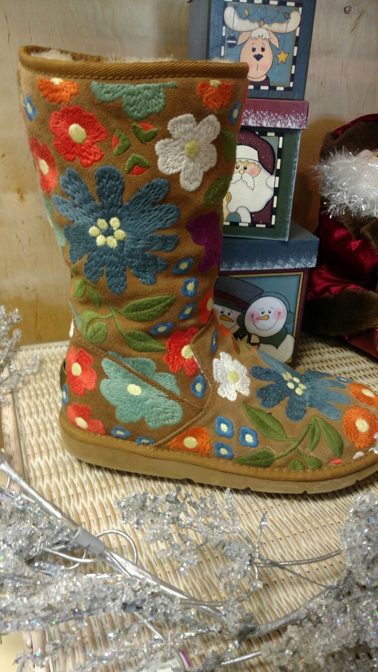 Floral Uggs style 5514 GREAT condition Sz 9