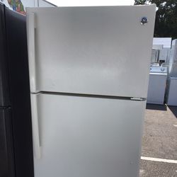 GE Top Bottom Refrigerator 