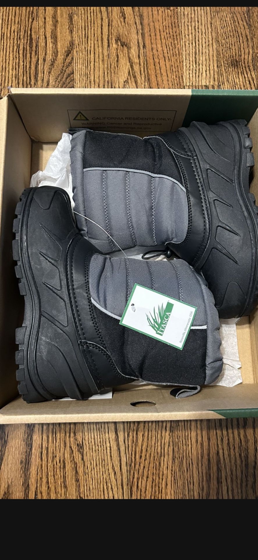 New Kids Snow Boots ( Size 5)