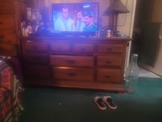 BEAUTIFUL 10 DRAWER  WOODEN DRESSER 