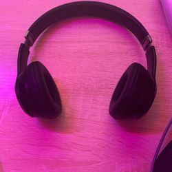 Beats Solo 4 Wireless Headphones – With Case & Audio Cord – Great Condition