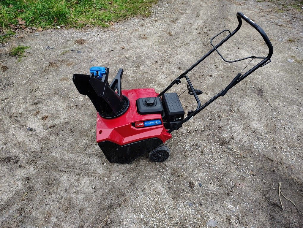New Toro Power Clear 721 E Snowblower 