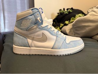 Jordan 1 hyper royal size 9.5