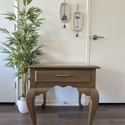 Late 20th Century Broyhill Lenoir House Queen Anne Style Cherry Side Table