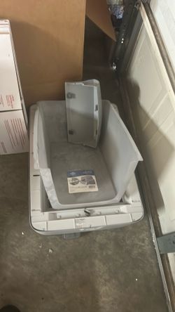 Free auto litter box