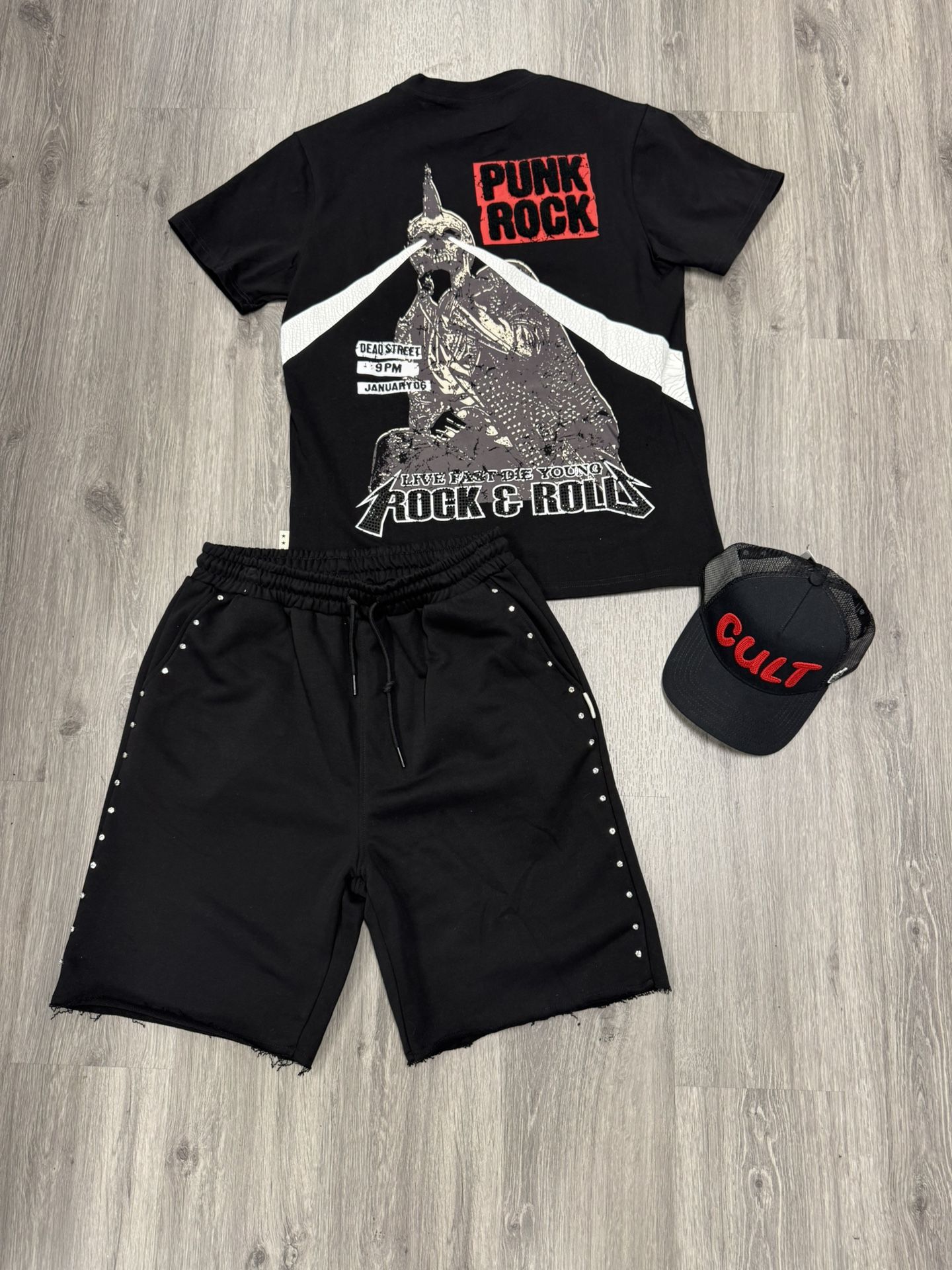 T SHIRT HAT AND JEANS 120$ Everything TODO 120$
