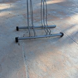 Portable floor bike rack