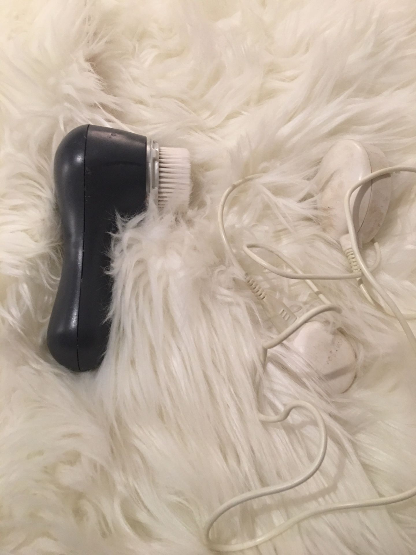 Clarisonic & Charger, just needs replacement brush