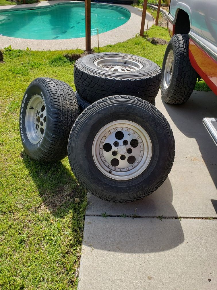 31x10.50 wheels and tires off jeep