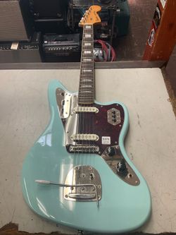 Fender Squier Jaguar w/Bar