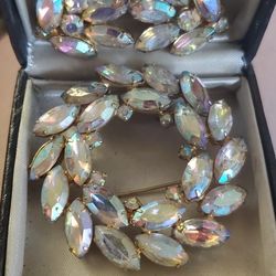 Vintage Aurora Borealis Rhinestone Brooch  And Clip On Earrings 