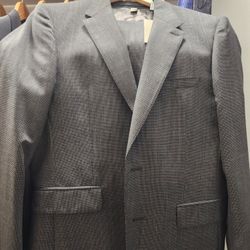 Men's Burberry suit 100% authentic. Never tailored, never wear it tags still on it.
