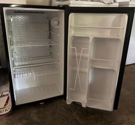 GE 3.2 cu ft. Mini Fridge