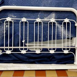Beautiful Antique Full/Double Cast Iron Bed Frame – Freshly Powder Coated White