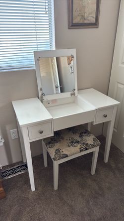 Makeup desk