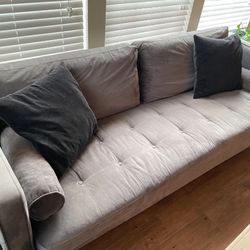 Confortable Grey Velvet Tufted Couch