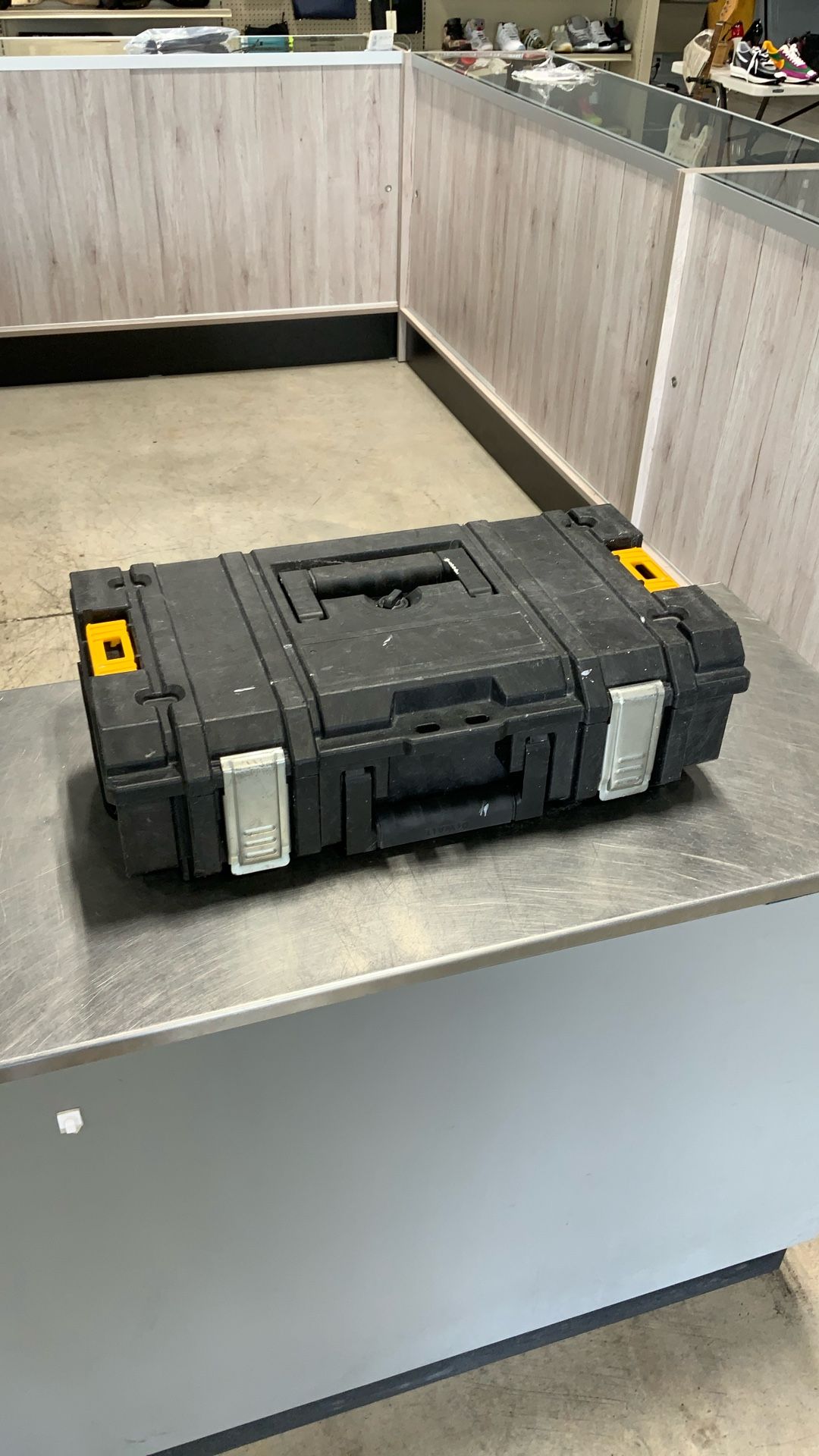 Dewalt 21” Stackable Hard Case