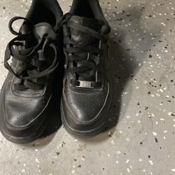 Black Air Force 1’s Size 6