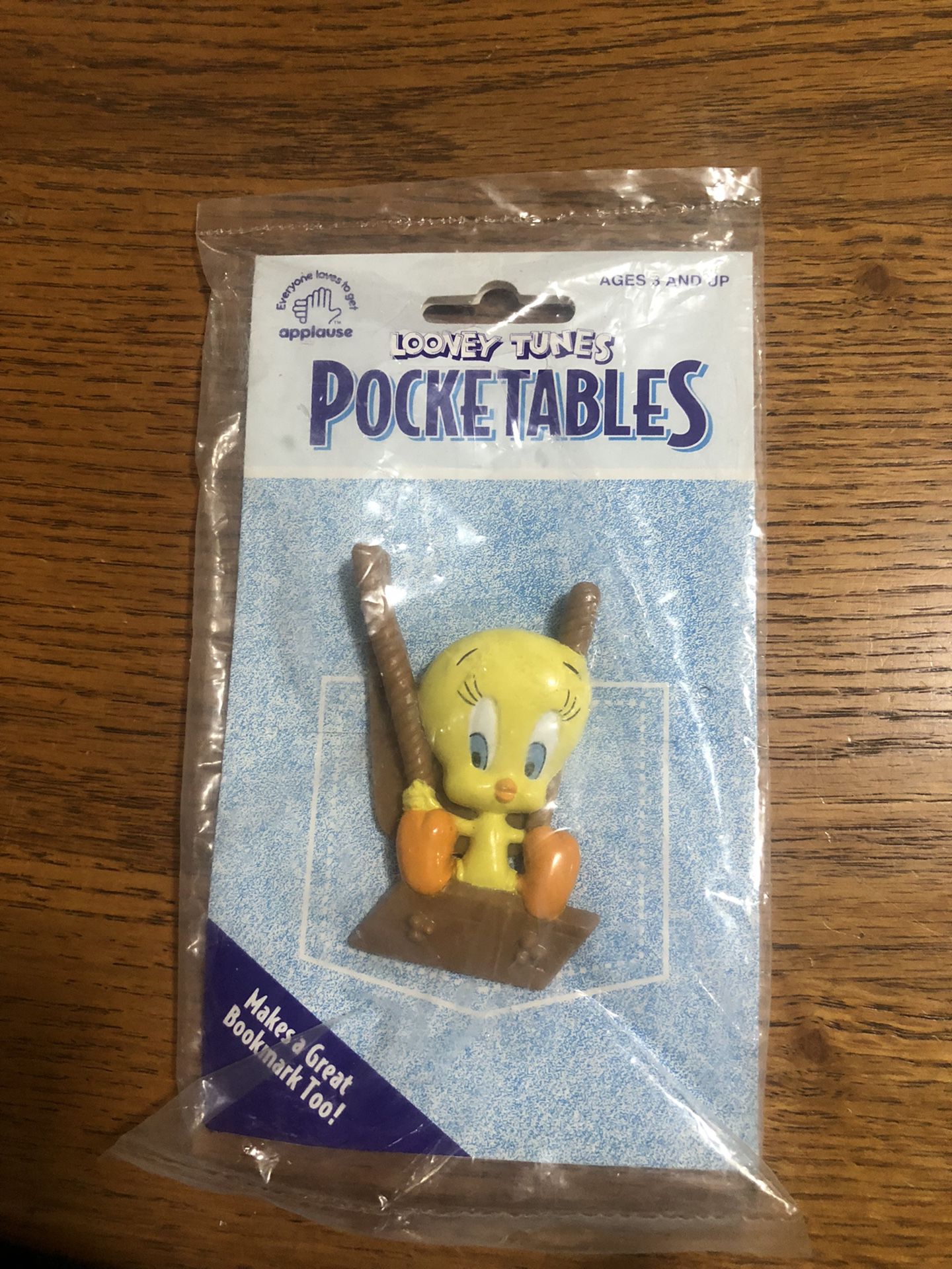 Looney Tunes Pocketables “Tweety bird”.  Makes A Good Bookmark Too.  Brand New Never Opened 