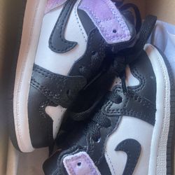 NIKE JORDAN 1 MID SE  (PS) ZEN MASTER BLACK-BLEACHED CORAL SZ 10-LIKE NEW!